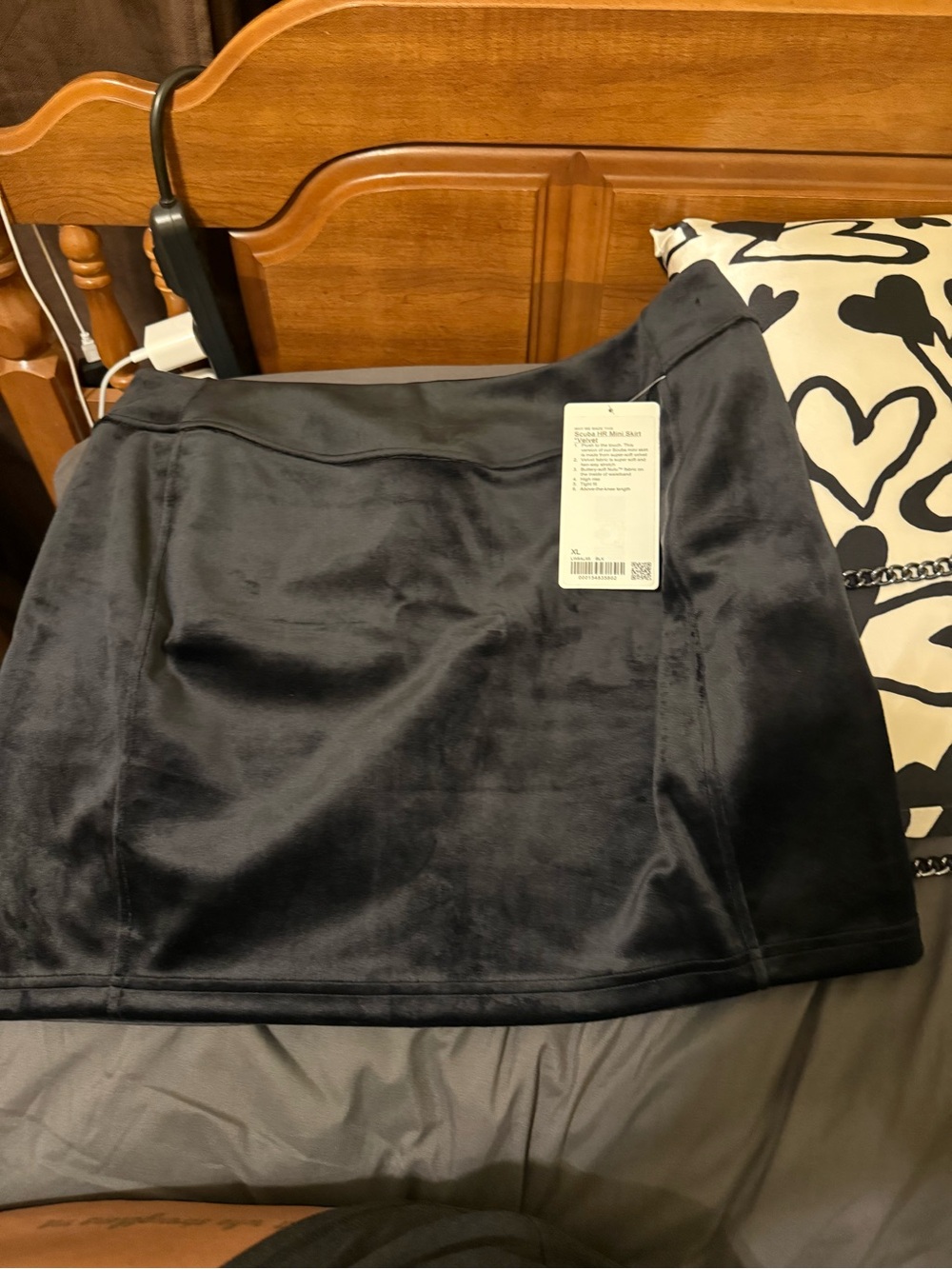 Women’s Lululemon Black Velvet Scuba HR Mini Skirt